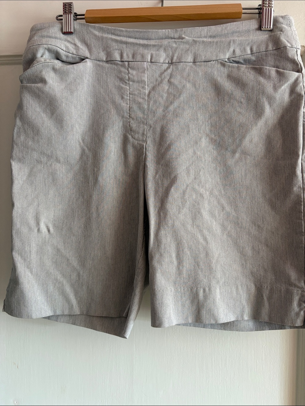Hilary Radley Light Gray Women’s Bermuda Shorts